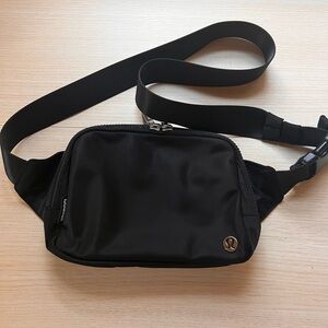 Lululemon 2L Belt Bag Black